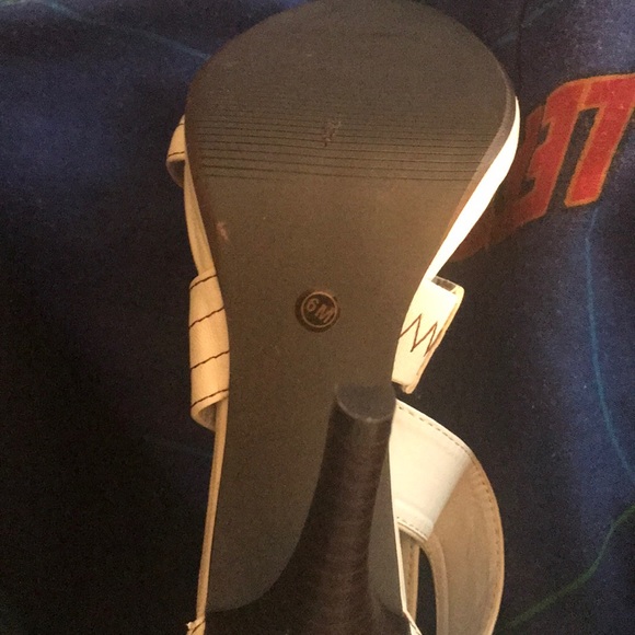 White sandals - Picture 3 of 4